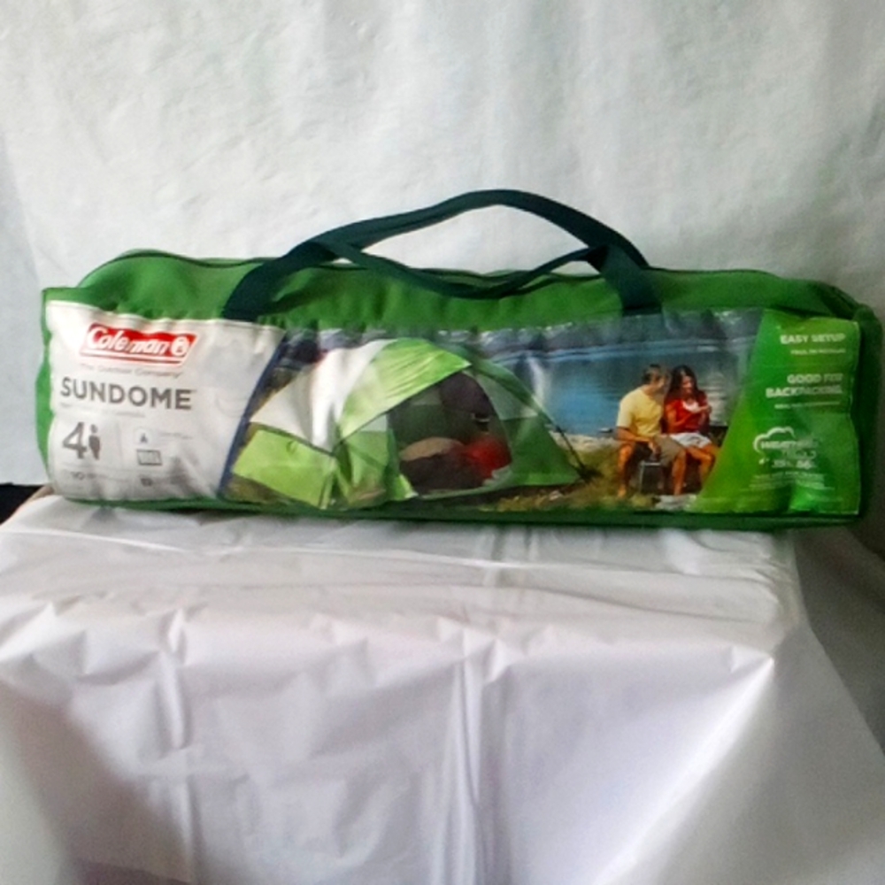 Coleman 4 person tent new Sundome: 9 x 7 feet 5' high